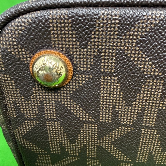 MICHAEL KORS BROWN LOGO LARGE TOTE WITH FRONT POCKET - Picture 8 of 16